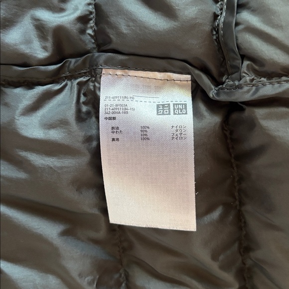 Uniqlo green grey ultra light vest EUC - Picture 8 of 10